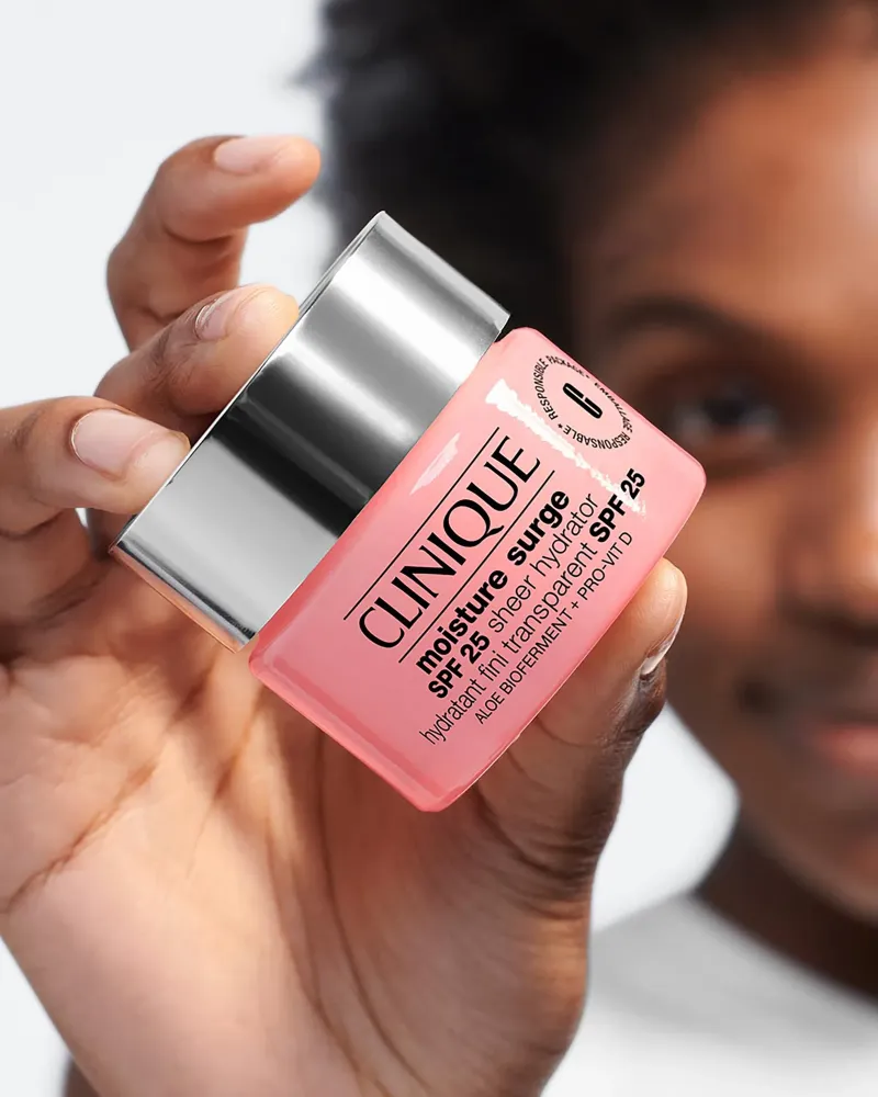 Crema Hidratante con Protector Solar Moisture Surge™ SPF 25 Sheer Hydrator